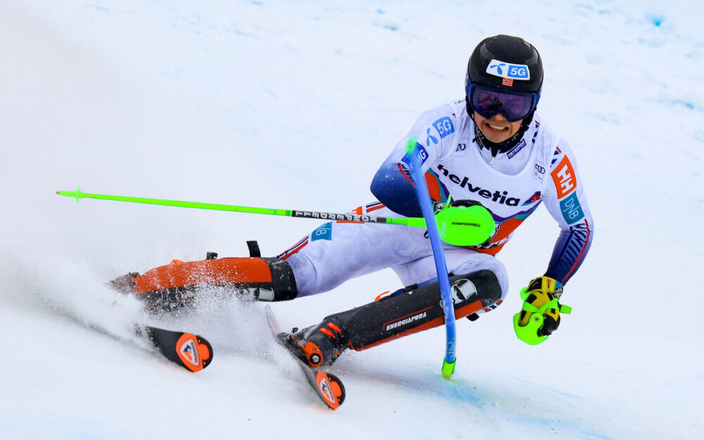 Norwegische Doppelführung in Adelboden Alexander Sten Olsen beisst sich rein in den 1. Lauf von Adelboden. – Foto: GEPA pictures