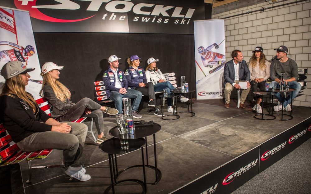 Jasmine Flury, Fanny Smith, Martin Cater, Ilka Stuhec, Viktoria Rebensburg, Moderator Christian Graf, Aline Danioth und Marco Odermatt im Gespräch. – Foto; zvg / Stoeckli / Egelmair Photography