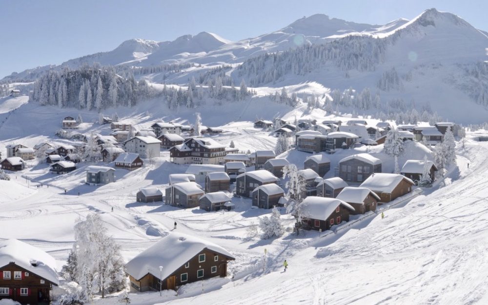 Das autofreie Dorf Stoos wird Gastgeber der Skirennen an der Winteruniversiade 2021. – Foto: zvg/www.winteruniversiade2021.ch