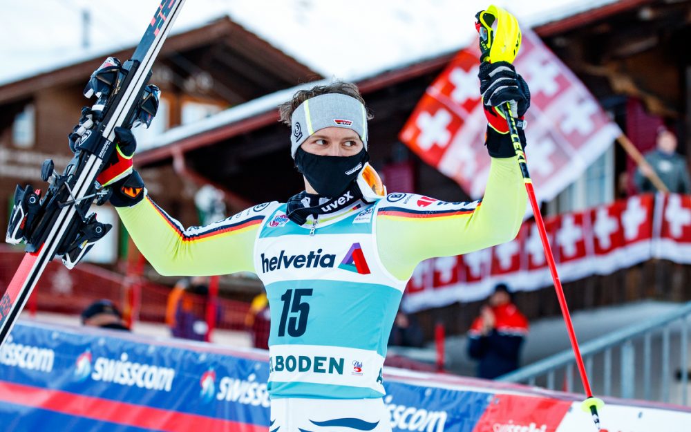 Linus Strasser freut sich über seinen 2. Platz in Adelboden. – Foto: GEPA pictures