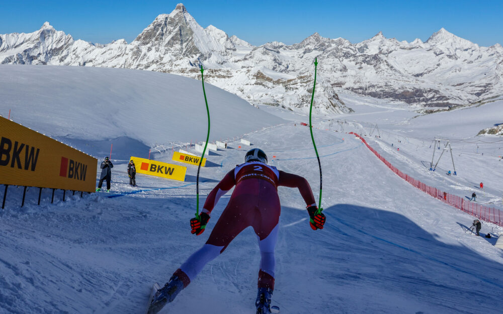 Routinier Otmar Striedinger mit Bestzeit auf der „Gran Becca“ Routinier Otmar Striedinger, hier beim Start zum ersten Training, stellte die erste Tagesbestzeit auf der "Gran Becca" auf. – Foto: GEPA pictures
