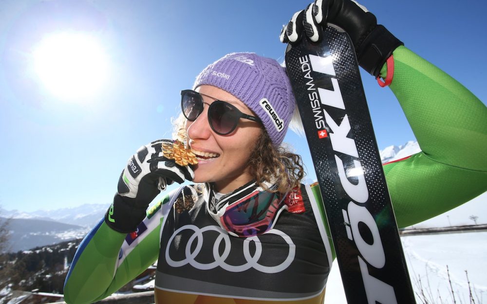 Ilka Stuhec mit dem in Are gewonnenen WM-Gold. – Foto: GEPA pictures