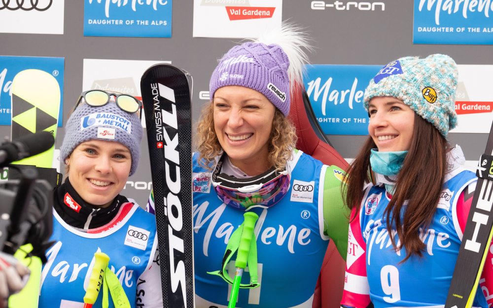 Grund zur Freude bei Ilka Stuhec (Mitte). Nach der Abfahrt gewinnt sie auch den Super-G von Val Gardena und steht mit Nicole Schmidhofer (links) und Tina Weirather (rechts) auf dem Podest. – Foto: GEPA pictures