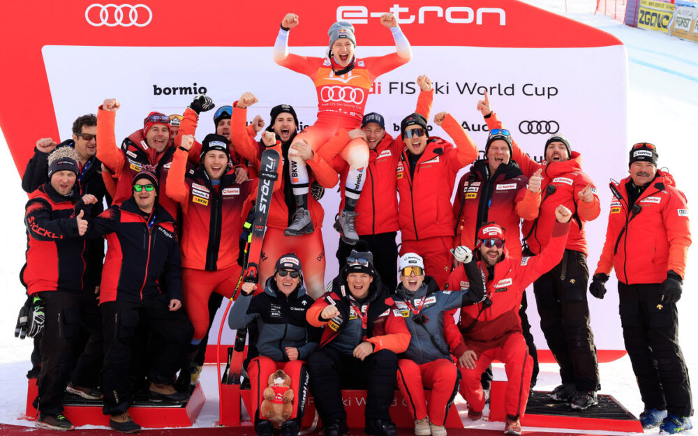 Das Schweizer Speed-Team in Feierlaune – nicht nur wegen Sieger Marco Odermatt.  – Foto: GEPA pictures