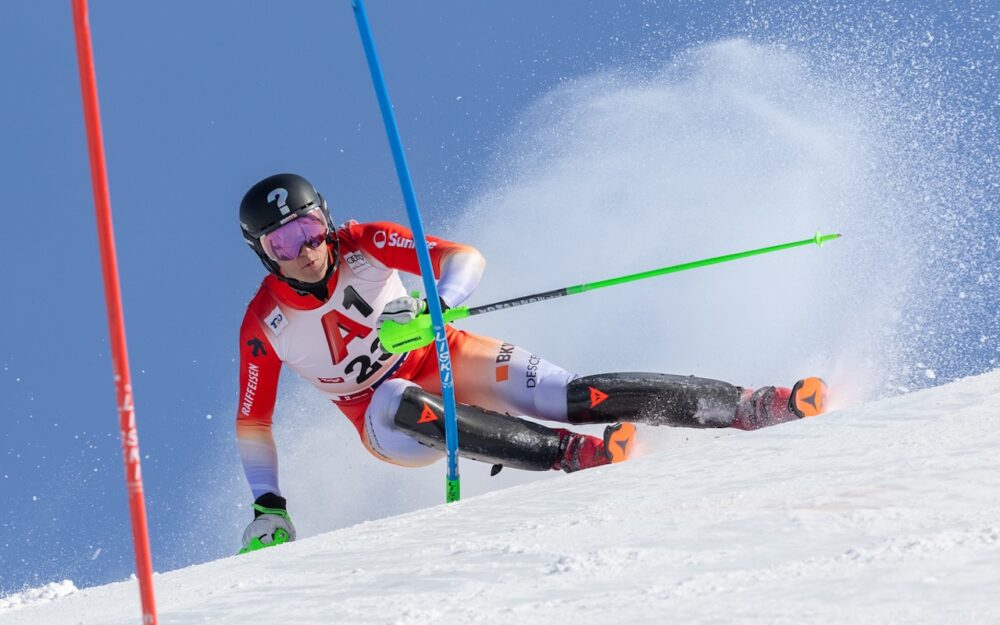 Keine Fragezeichen mehr: die Schneekontrolle für Grugl ist positiv verlaufen, so dass Tanguy Nef und Co. zum zweiten Weltcup-Slalom des Winters antreten können. – Foto: GEPA pictures