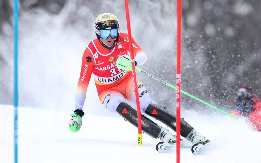 Tanguy Nef (hier beim Weltcup-Slalom von Chamonix) gewinnt das Europacup-Rennen in Levi. – Foto: GEPA pictures