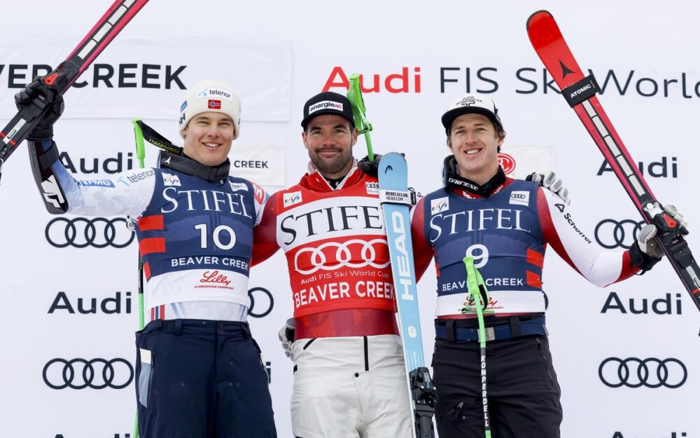 Fredrik Moeller, Vincent Kriechmayr und Raphael Haaser auf dem Podest. – Foto: GEPA pictures