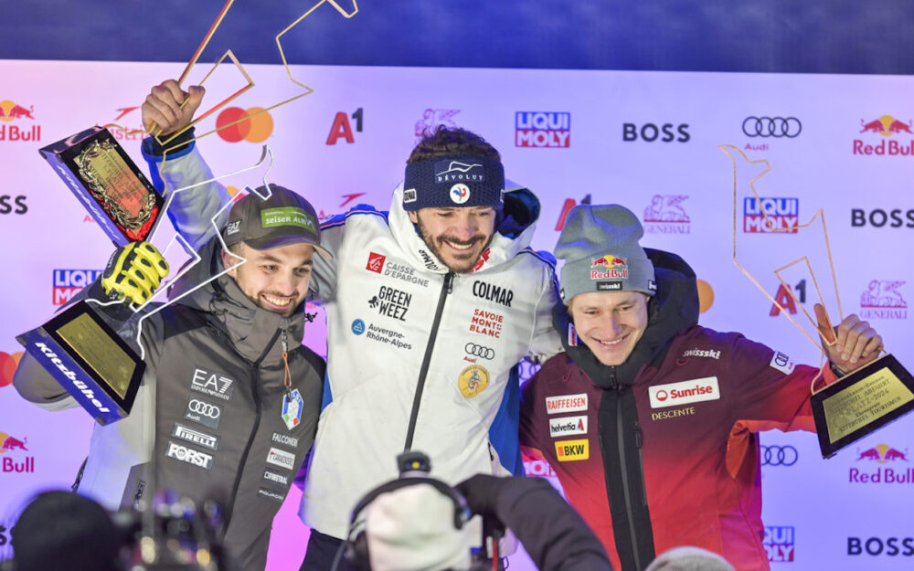 Florian Schieder, Cyprien Sarrazin und Marco Odermatt (v.l.) – das Top-Trio der ersten Kitzbühel-Abfahrt 2024. – Foto: GEPA pictures