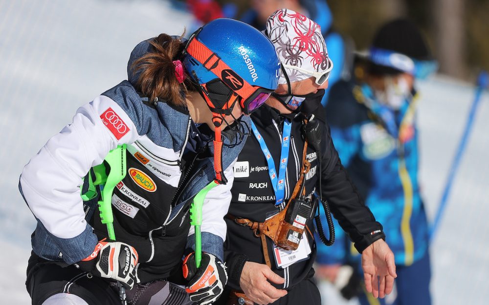 Coach Livio Magoni entschuldigt sich Petra Vlhova mit Coach Livio Magoni. – Foto: GEPA pictures
