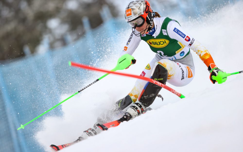Petra Vlhova beendet den ersten von vier Slalom-Läufen in Levi 2021 mit der Bestzeit. – Foto: GEPA pictures