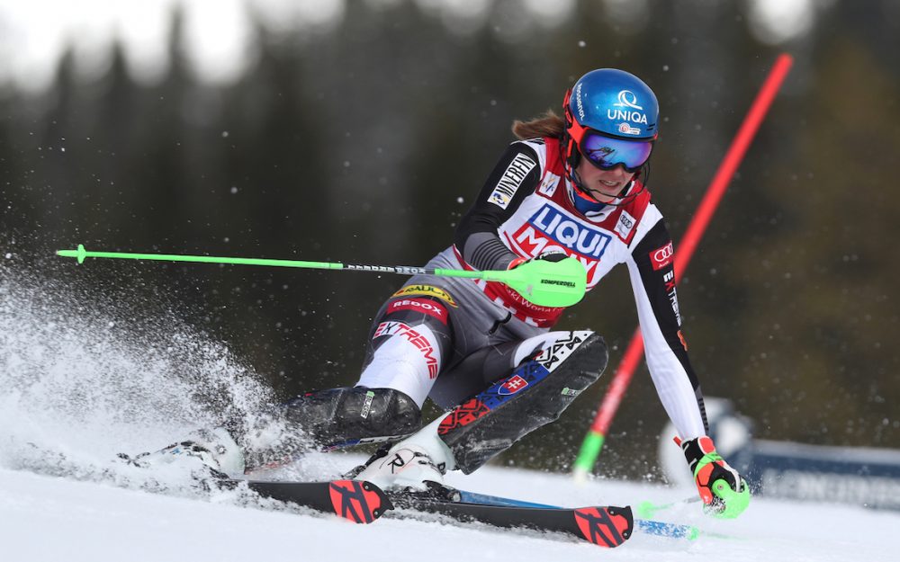 Petra Vlhova auf dem Weg zum 6. Weltcup-Sieg 2020/21 Petra Vlhova unterwegs zur Bestzeit im 1. Slalom von Are. – Foto: GEPA pictures