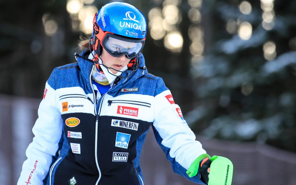 Das Quartett der Favoritinnen hat sich abgesetzt Dem skeptischen Blick zum Trotz: Petra Vlhova liegt nach dem 1. Lauf des Weltcup-Slaloms von Zagreb in Führung. – Foto: GEPA pictures