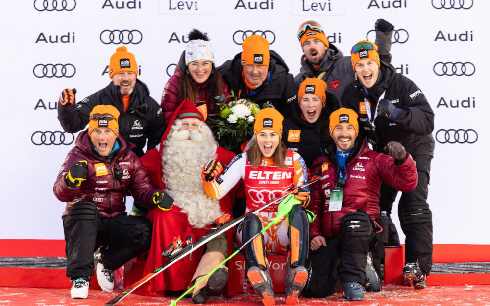 Gibt es am Sonntag den nächsten Grund zur Freude für das Team von Petra Vlhova? Nach dem 1. Lauf des zweiten Levi-Slaloms liegt die Slowakin wieder in Führung. – Foto: GEPA pictures