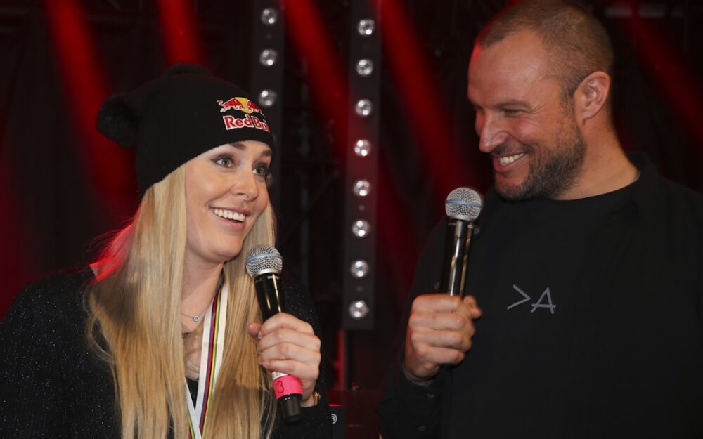 Lindsey Vonn und Aksel Lund Svindal im Jahr 2019 bei der HEAD-Pressekonferenz in Sölden. – Foto: GEPA pictures
