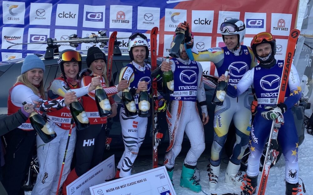 WPST: Tagessiege an David Ketterer und Erin Mielzynski Checks und Champagner für die Gewinnerinnen und Gewinner. – Foto: WPST