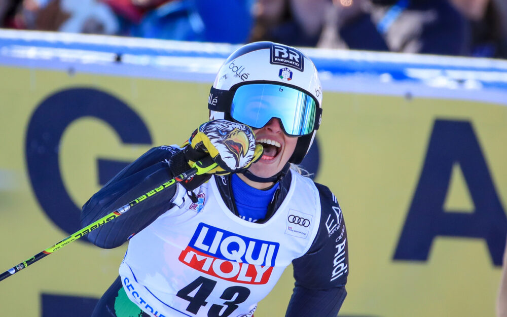 Asja Zenere – hier bei ihrem Jubel in Sestriere (Weltcup) gewinnt ihr zweites Europacup-Rennen im Winter 2022/23. – Foto: GEPA pictures
