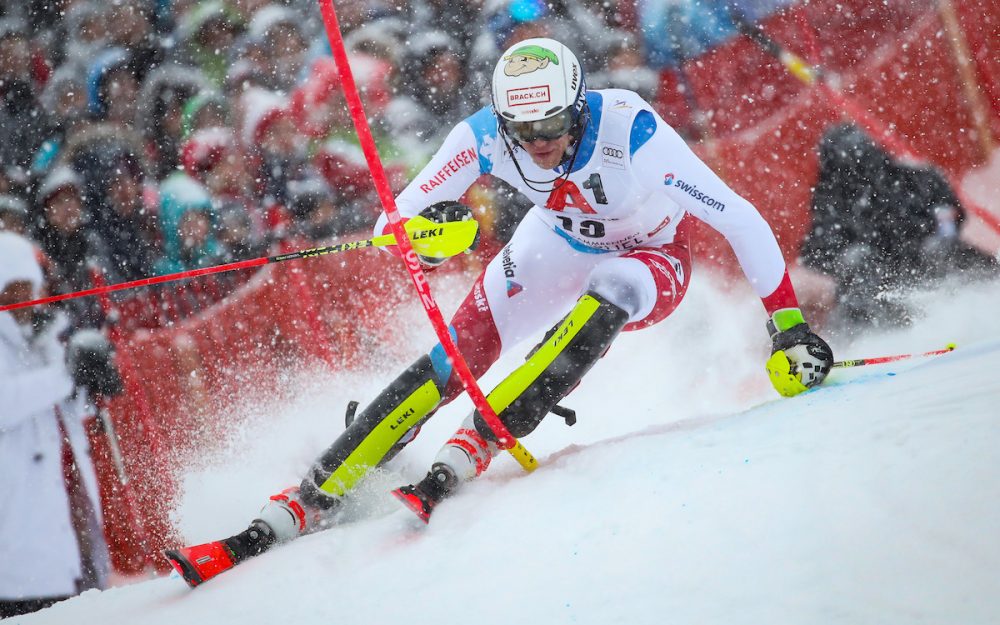 Ramon Zenhäusern unterwegs zur Bestzeit in Kitzbühel. – Foto: GEPA pictures