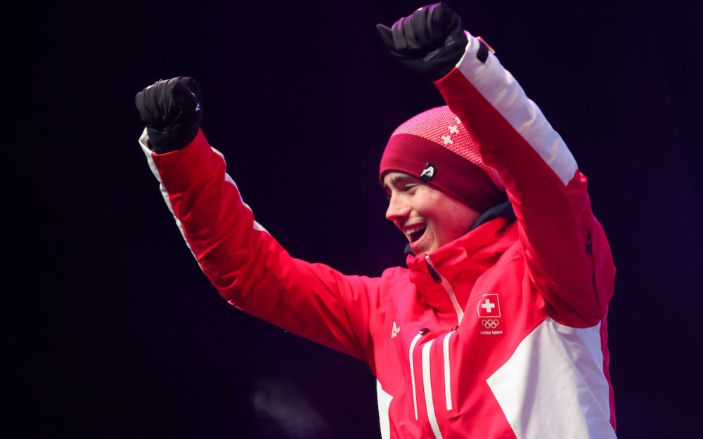 Sandro Zurbrügg freut sich über die Silbermedaille an den Olympischen Jugend-Winterspielen von Lauseanne 2020. – Foto: GEPA pictures