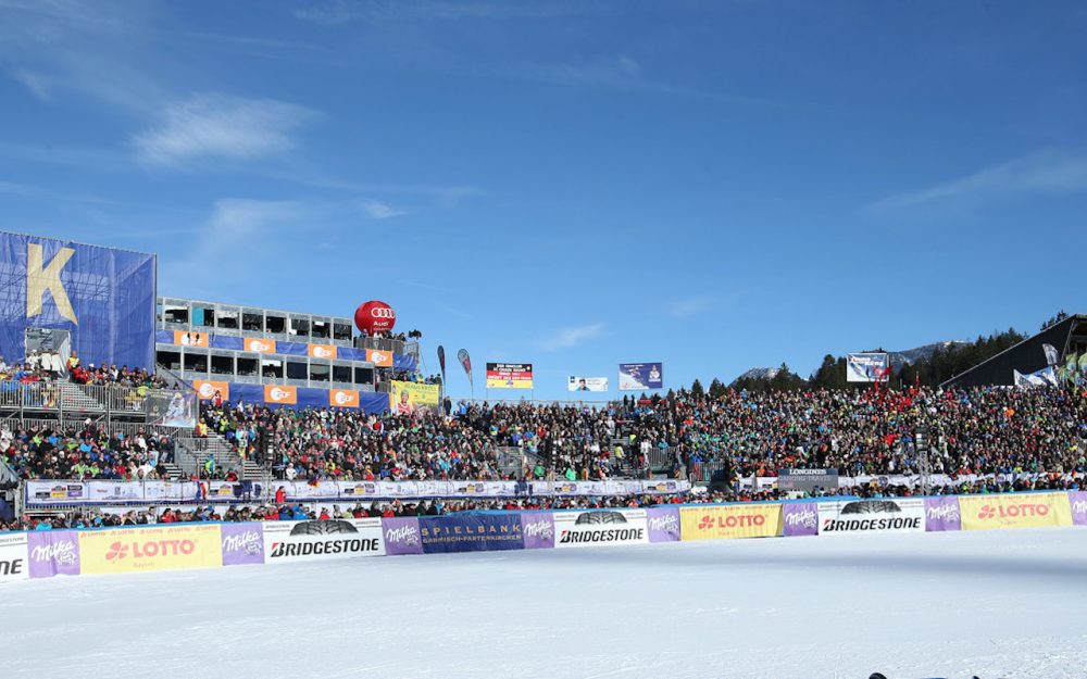 Die Tribünen in Garmisch-Partenkirchen sollen wieder teilweise gefüllt sein. – Foto: GEPA pictures