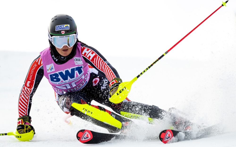 Frühes Saisonende für die Leaderin des NorAm-Cups Kiki Alexander beim Weltcup-Slalom von Killington. – Foto: GEPA pictures