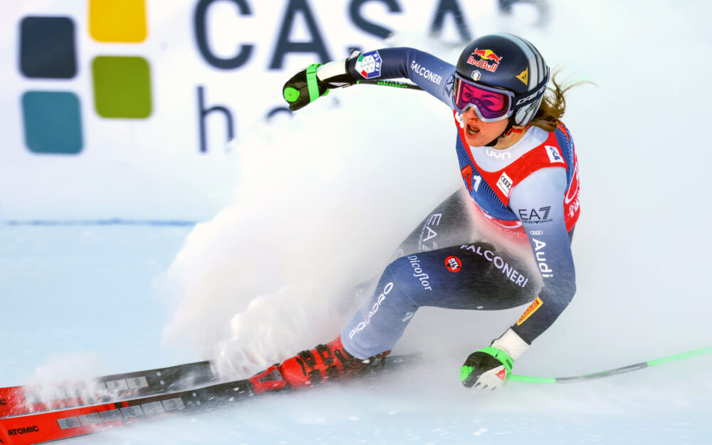 Sofia Goggia – mit blutender Nase zum 24. Weltcup-Sieg Sofia Goggia unterwegs zum 24. Weltcup-Sieg. – Foto: GEPA pictures