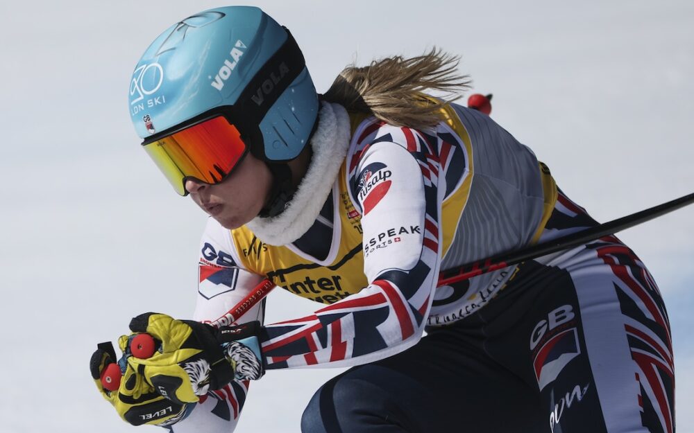 Die Saison 2025/26 ist lanciert – erste Saisonsiegerinnen, erste Renn-Absagen Giselle Gorringe (GBR) gewinnt den zweiten FIS-Riesenslalom von El Colorado. – Foto: GEPA pictures