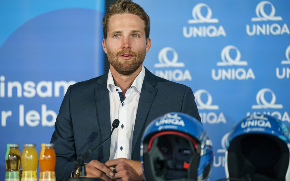 Marco Schwarz anlässlich der Pressekonferenz seines Helmsponsors. – Foto: GEPA pictures