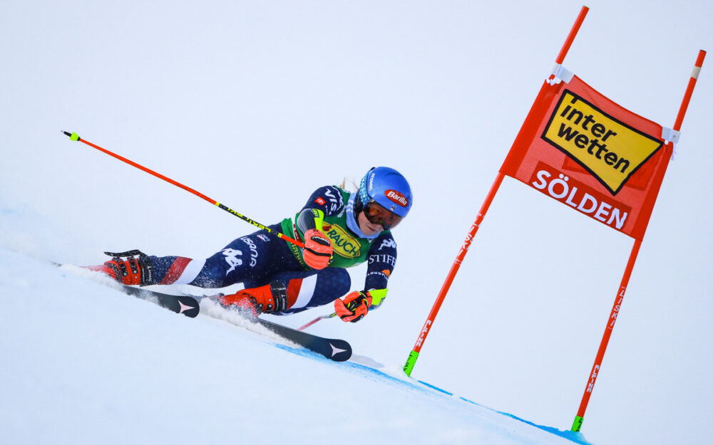 Favoritin Mikaela Shiffrin geht als Führende in die Pause Mikaela Shiffrin unterwegs zur Bestzeit. – Foto: GEPA pictures