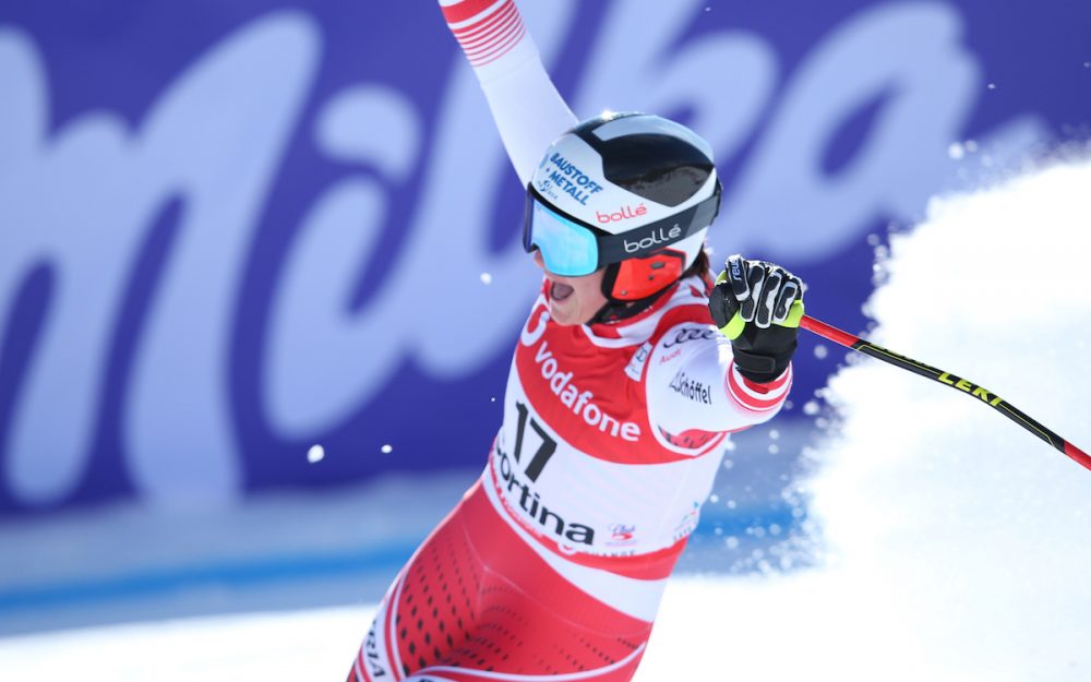 Ramona Siebenhofer feiert ihren ersten Weltcupsieg Berechtigter Jubel im Ziel: Ramona Siebenhofer steht vor ihrem ersten Weltcupsieg. – Foto: GEPA pictures